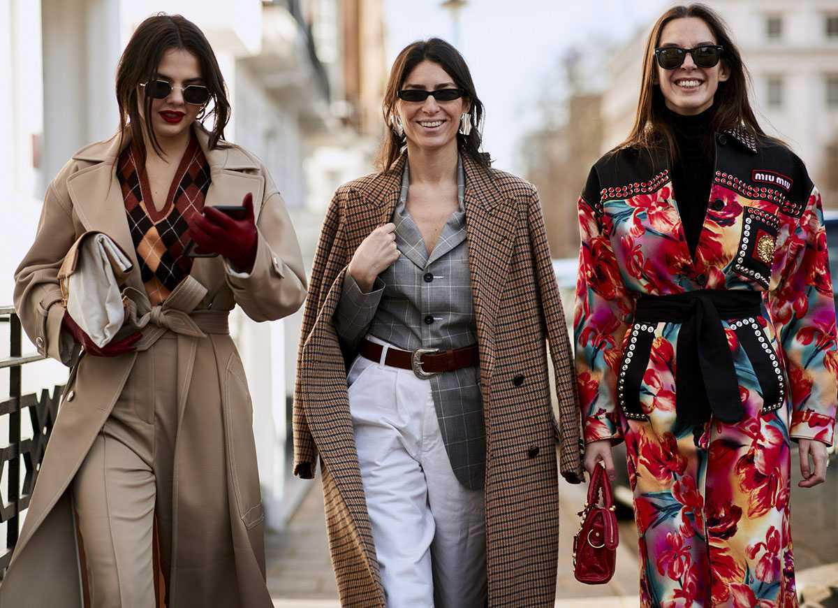 Мода осень 2021 для женщин за 50: фото, идеи от блогеров