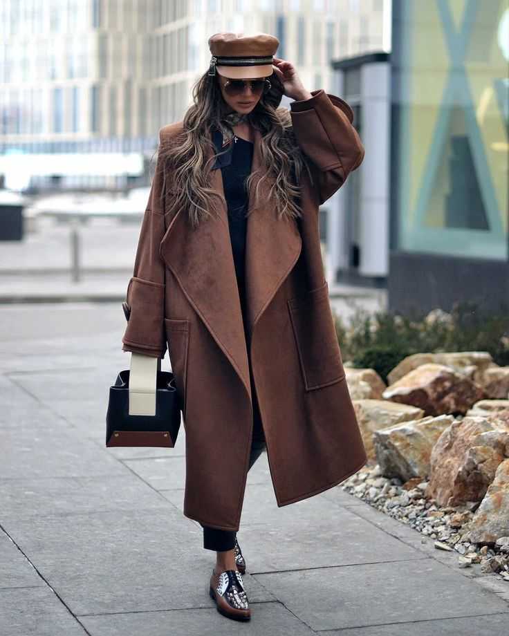 С чем можно носить модное женское пальто в клетку зимой и весной 2019 года с фото примеров