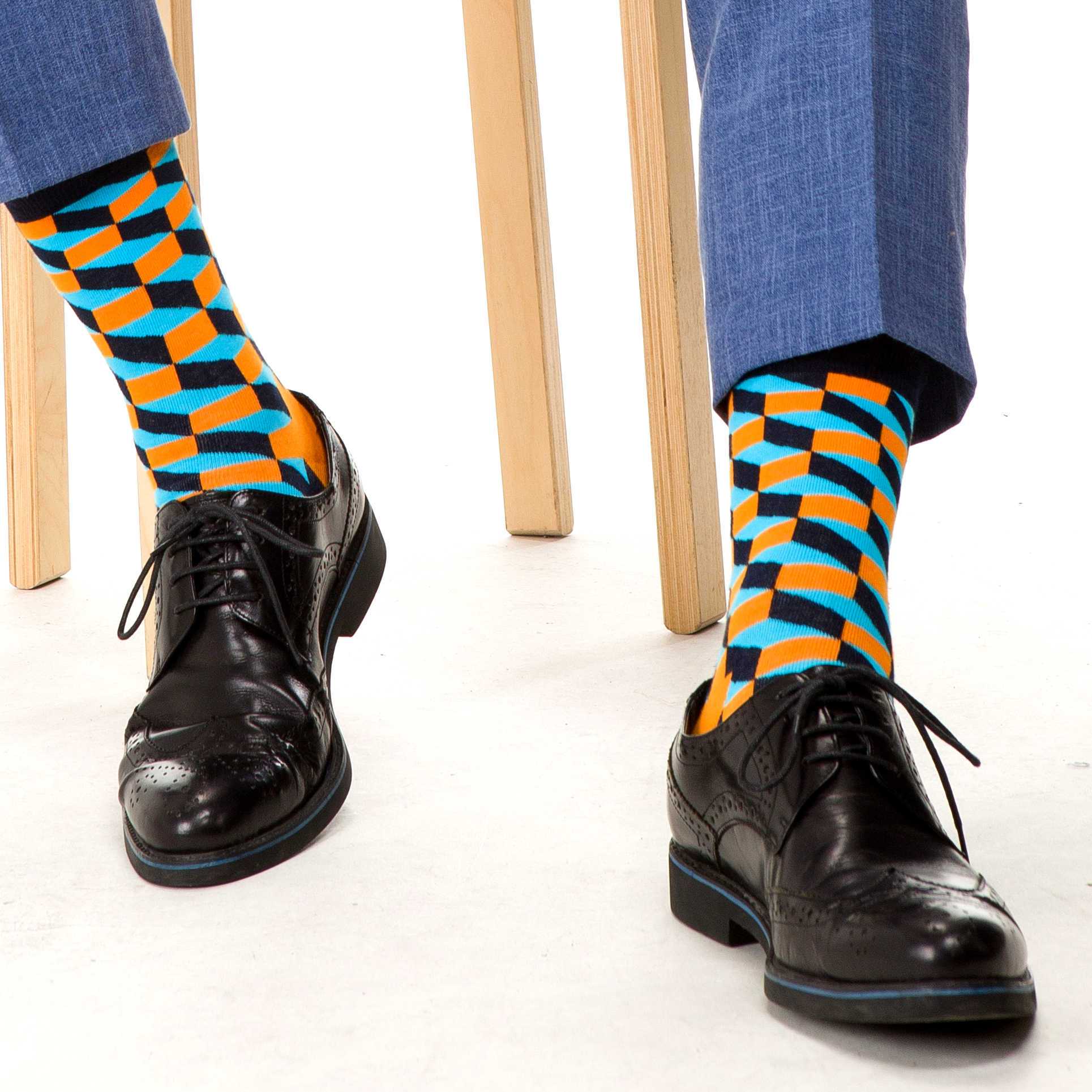 Мужские носки какие лучше для повседневной. Модные мужские носки. Цветные носки. Яркие носки. Яркие носки мужские.