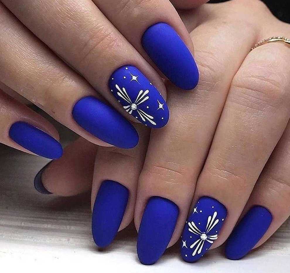Синие ногти маникюр