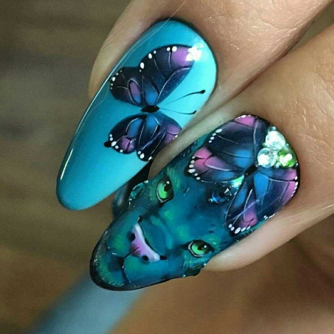 Маникюр с рисунком бабочки