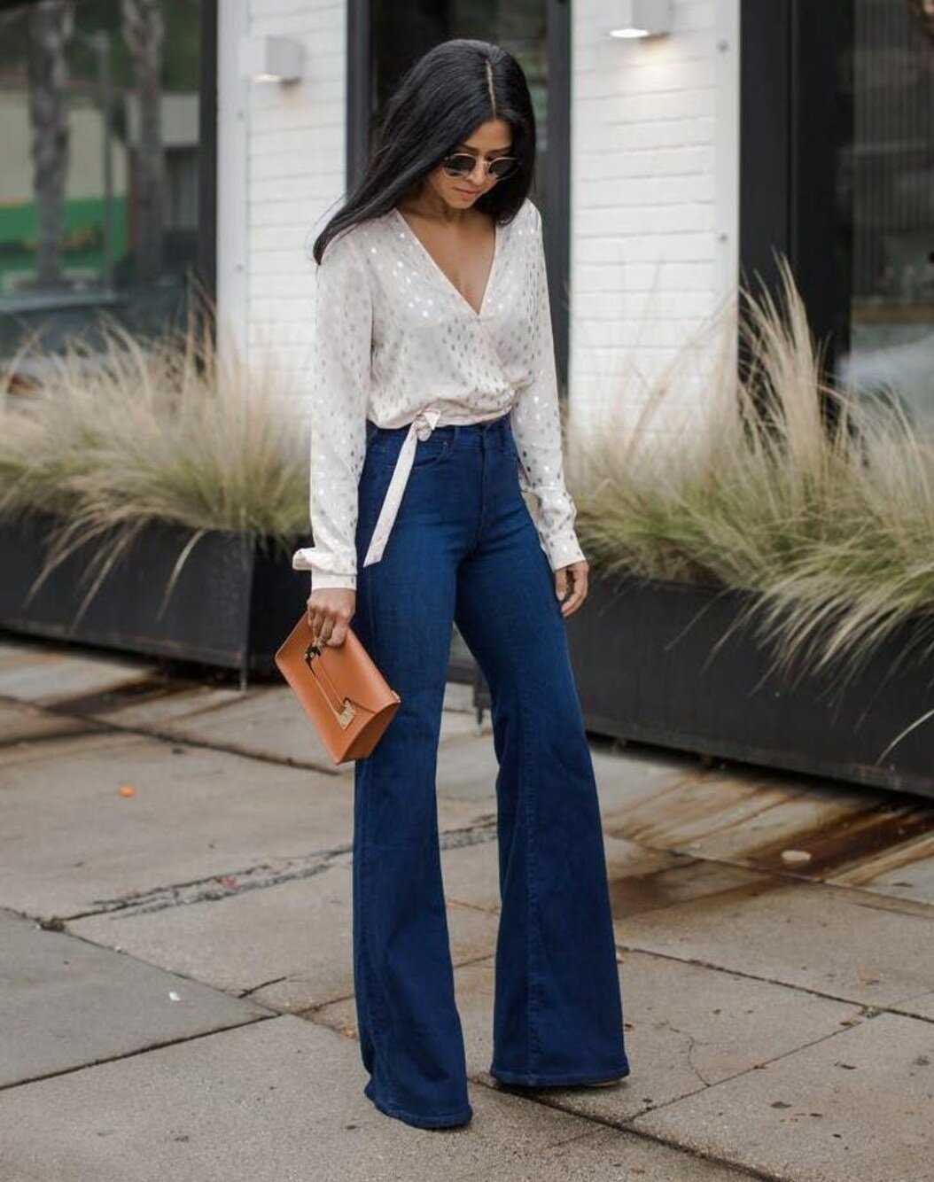 Широкие голубые джинсы женские с чем носить