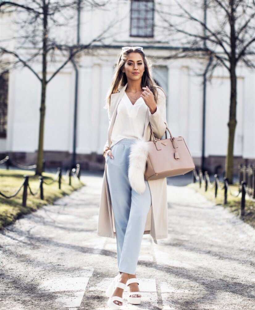 Белые джинсы женские 2022 - с чем носить?