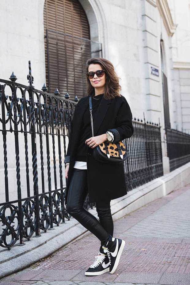 Женские черные кроссовки С чем носить Фото модных сочетаний и образов