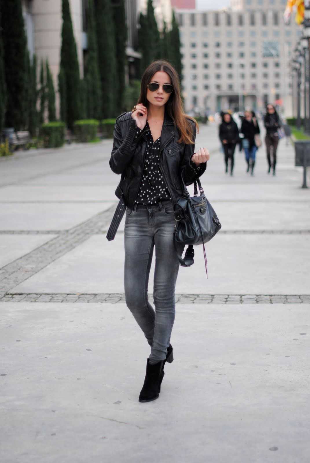 Что носить с серыми женскими джинсами? | модные новинки сезона
