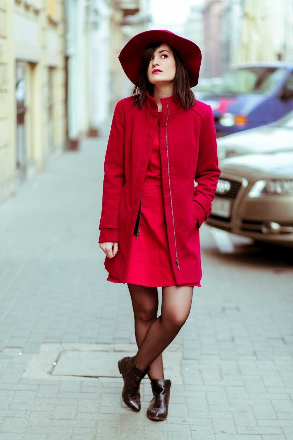 С чем носить красное пальто (более 50 модных луков) – каблучок.ру