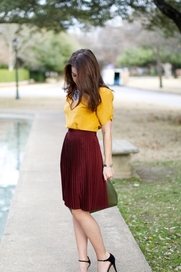 С чем носить бордовую юбку: модные образы и общие рекомендации