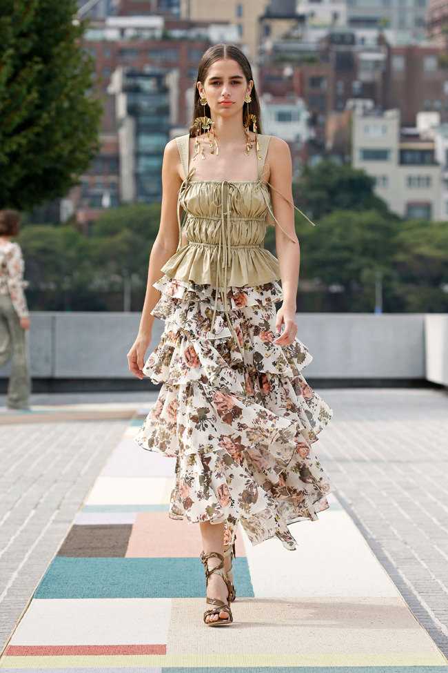 С чем носить длинное платье: 100+ модных вариантов и комбинаций