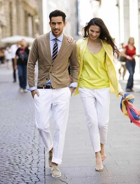 Мужчина с девушкой в одежде
