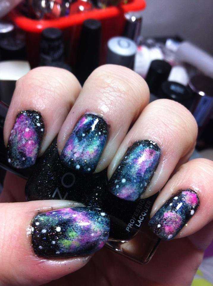 Ты просто космос: как изобразить на ногтях ночное небо?