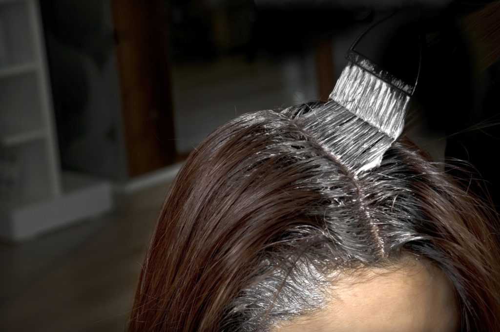 Как покрасить корни волос в домашних условиях самой