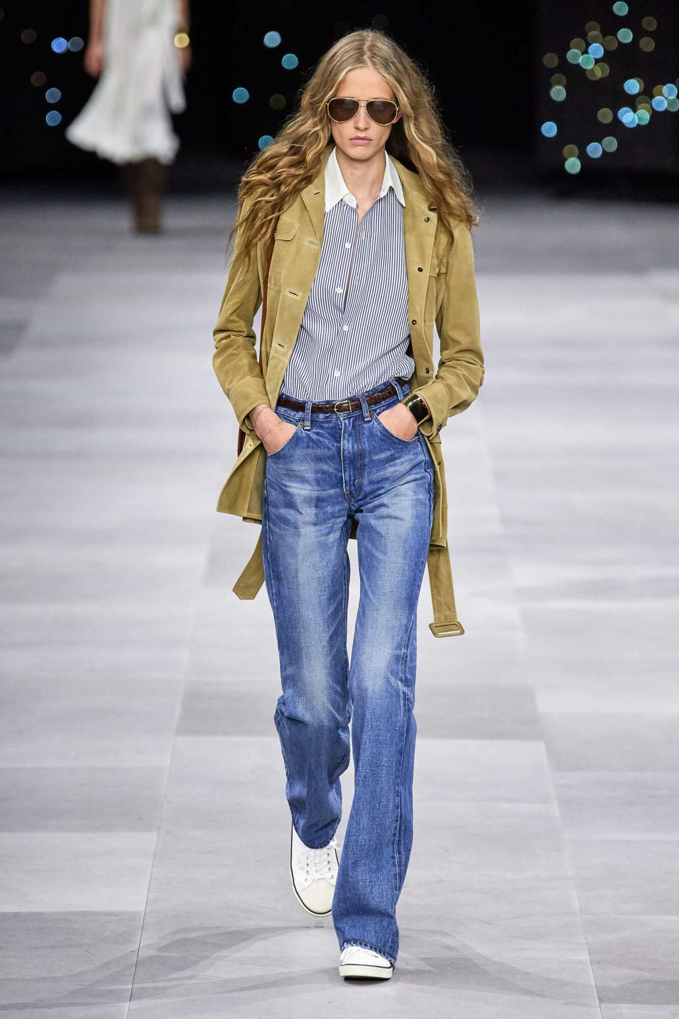 Джинсы-клёш 2020-2021: модные фасоны. с чем носить джинсы-клеш?