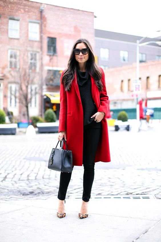 С чем носить красное пальто - какой шарф и цвета выбрать?