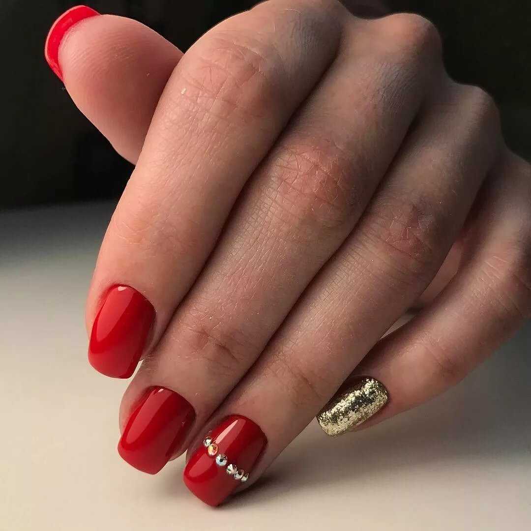 Красный маникюр, дизайн ногтей фото
