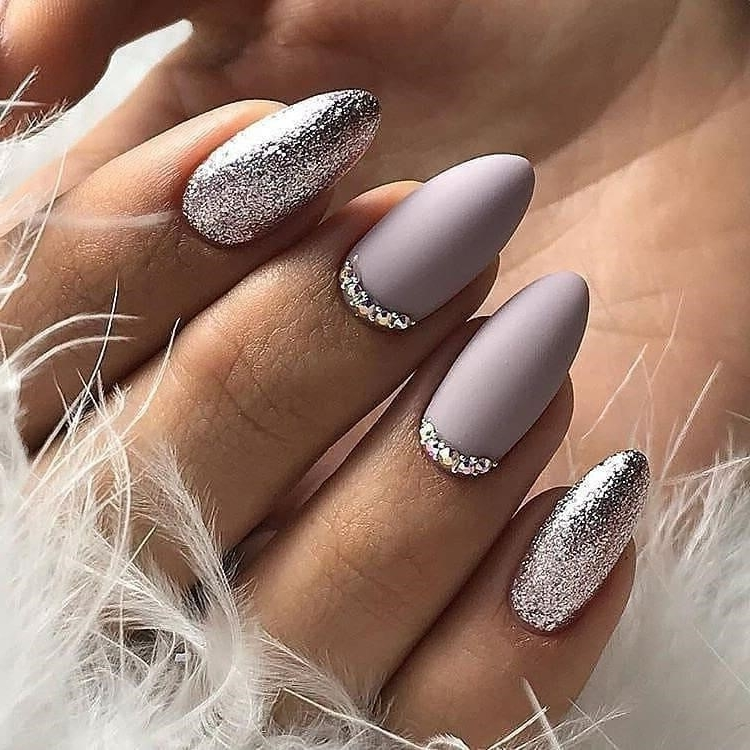 Дизайн ногтей белый с серебром: модный зимний маникюр, фото
маникюр белый с серебром — modnayadama