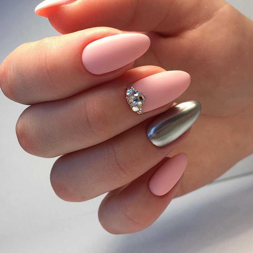Маникюр на овальные ногти: примеры стильного дизайна и оформления ногтей овальной формы (95 фото)