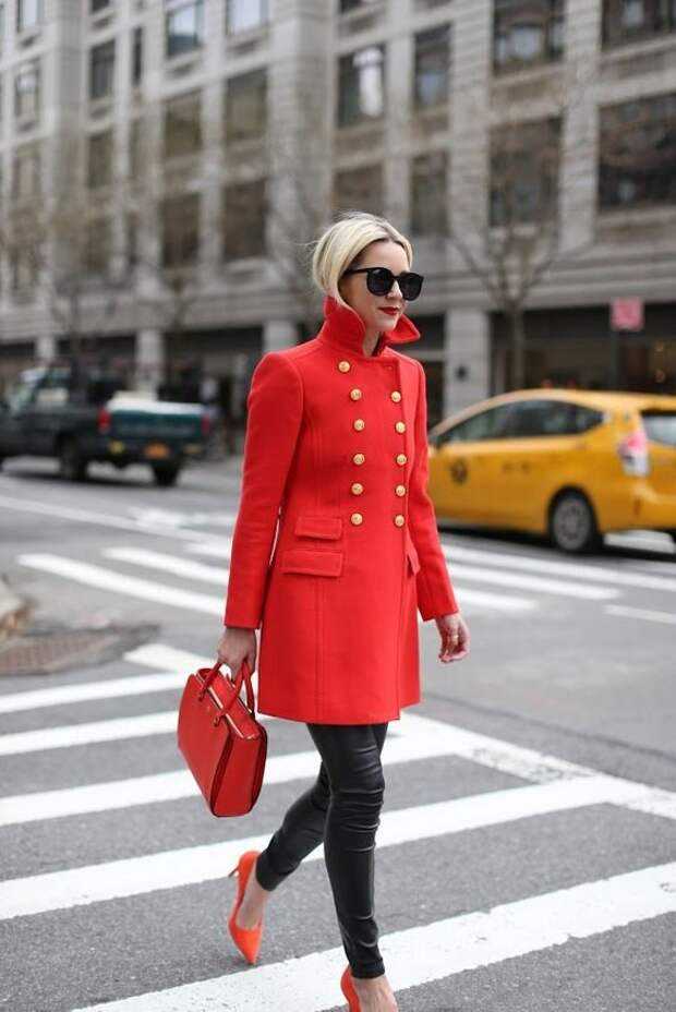 Красное пальто, советы по созданию стильного образа с ним