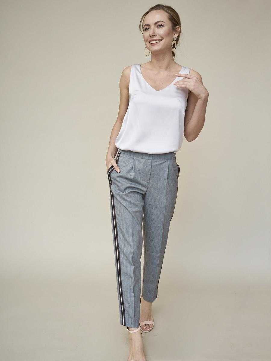 Какие стильные широкие брюки для женщин будет в моде весной и летом 2019 года: фото моделей палаццо и марлен