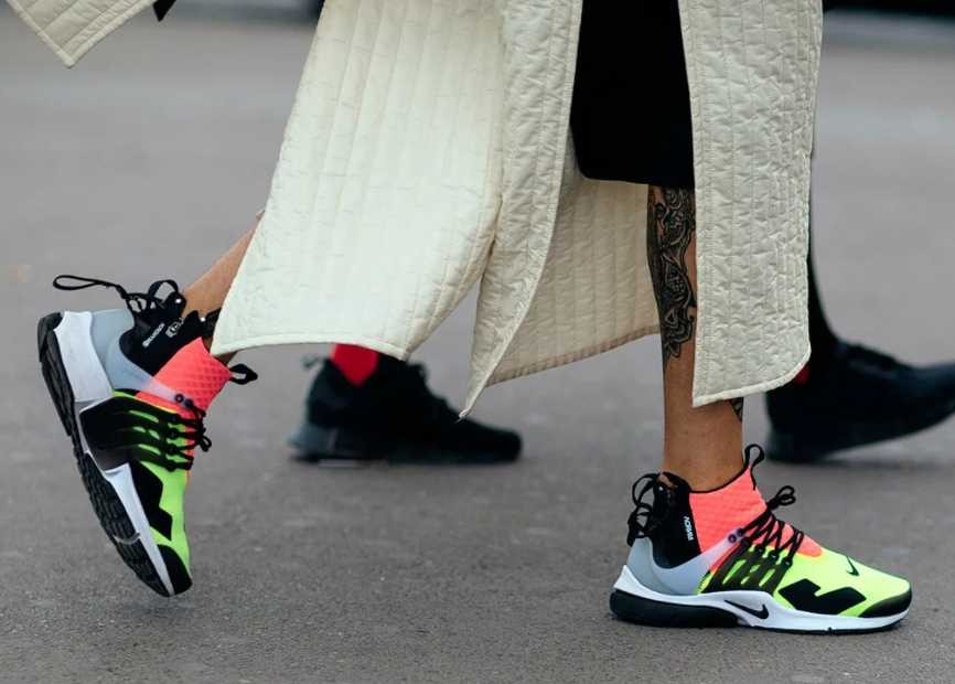 С чем носить кроссовки: фото, тренды, модные образы 2021-2022