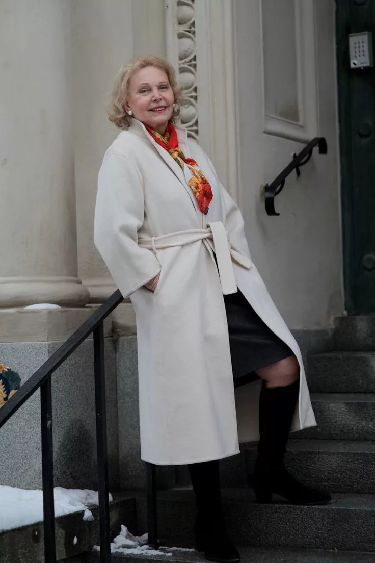 Модные пальто для полных женщин за 50 лет