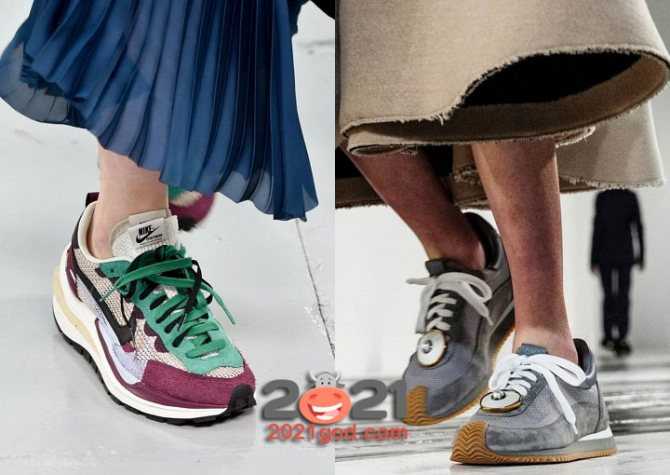 Как сочетать платье с кроссовками в 2022 году: 20 стильных идей | lifepodium